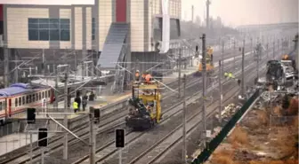 Tren Kazasında Enkaz Kaldırıldı, Banliyö Seferleri Başlayacak