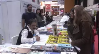 Dr. Şaban Kızıldağ Eskişehir Kitap Fuarı'nda Okurlarıyla Buluştu - Eskişehir