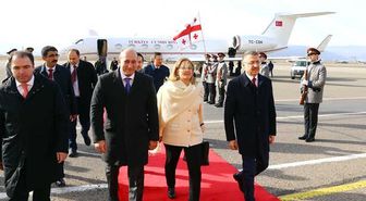 Gürcistan'ın İlk Kadın Devlet Başkanı Zurabişvili Yemin Etti