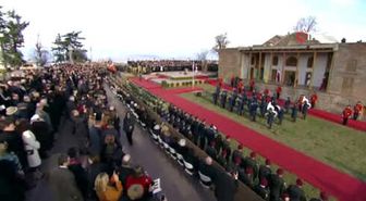Gürcistan'ın İlk Kadın Devlet Başkanı Zurabişvili Yemin Etti