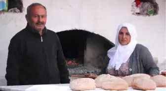 20 Yıldır Yaptıkları Ekşi Mayalı Köy Ekmeği Gelir Kapıları Oldu