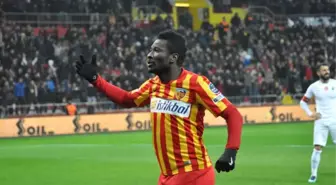 Asamoah Gyan Siftah Yaptı