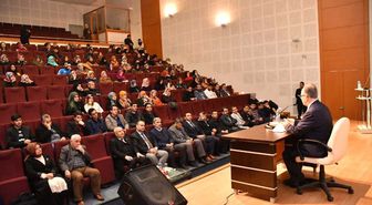 Gençliğin Problemlerine Çözüm Yolları' Konferansı Düzenlendi