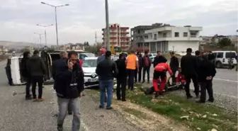 Kurtalan'da Kamyonet ile Otomobil Çarpıştı: 5 Yaralı