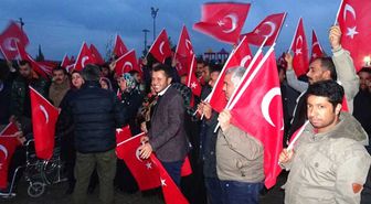 Sınırın Sıfır Noktasında Mehmetçiğe Türk Bayraklı Destek