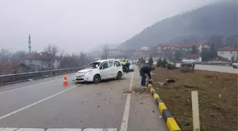 Karabük'te Yoldan Çıkan Araç Takla Attı: 1 Ölü, 1 Ağır Yaralı