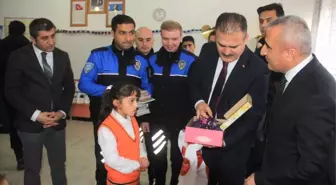 Konya'dan Hakkarili Öğrencilere Kışlık Malzeme Desteği