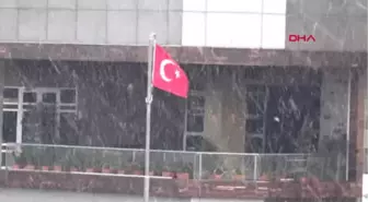 İstanbul Taksim'de Kar ve Fırtına