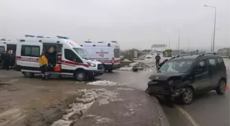 Çanakkale'de Trafik Kazası: 3 Yaralı