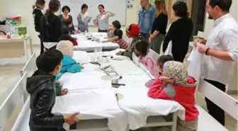 Göçmen Çocuklar Tişört Boyadı