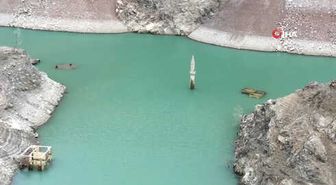 Deriner Barajı'nda Su Seviyesi Düştü, Bir Köy ve Cami Minaresi Ortaya Çıktı