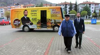 Muhtar Adayının En Büyük Destekçisi 'Minik Kuş'