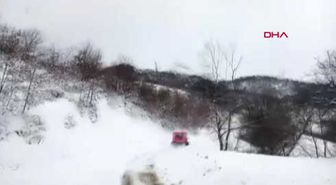 Tokat Yolu Kapanan Köydeki Hasta, Paletli Kurtarma Aracıyla Hastaneye Götürüldü