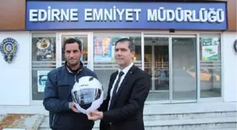 Emniyet Kemeri Takmadığı İçin Ceza Kesilen Motosikletliye Kask