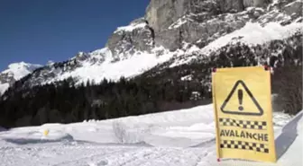 Fransa'da Çığ Altında 40 Dakika Kalan 12 Yaşındaki Çocuk Kurtarıldı