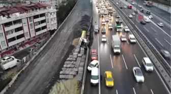 3 Aracın Karıştığı Kaza Sonrası Oluşan Trafik Yoğunluğu Havadan Görüntülendi