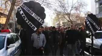 Parasını Alamayan Futbolcular Kulübü Terk Etti, Taraftar Valiliğe Siyah Çelenk Bıraktı