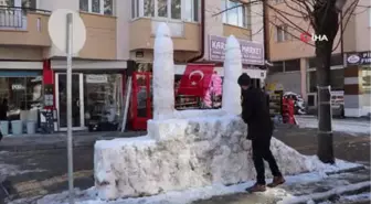 Yapımı 4 Saat Sürdü, Tamamlamak İçin Kar Yağmasını Bekliyor