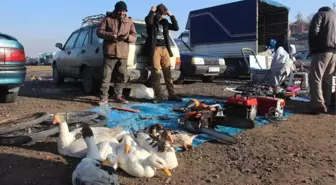 Kayserililerden Antika Ürünlerin de Bulunduğu Bit Pazarına Büyük İlgi