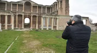 Vali Deniz Paranın İlk Basıldığı Sardes Antik Kentini Fotoğrafladı