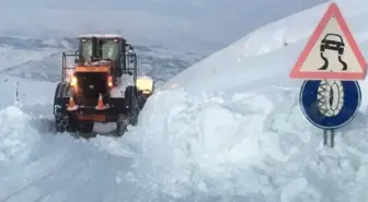 Adıyaman'da Kar Yağışı Nedeniyle Kapanan Yollar Açılıyor