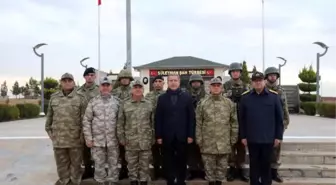 Bakan Akar, Yılbaşı Gecesinde Suriye Sınırında