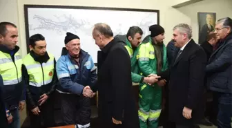 Belediye Başkanı Babaş, Yılbaşı Gecesi Çalışan Personeli Yalnız Bırakmadı