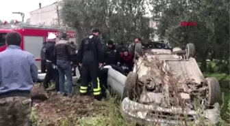 Bursa Takla Atan Otomobilde Yaralanan 2 Kişiyi İtfaiye Ekibi Kurtardı