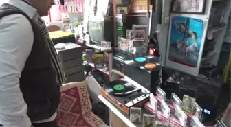 Çeyrek Asırdır Teknolojiye Direnen Kasetçi (1)