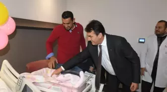 Dündar'dan Yeni Yılın İlk Bebeğine Hediye