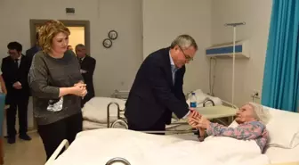 Huzurevi Sakinlerine Vali Sürprizi