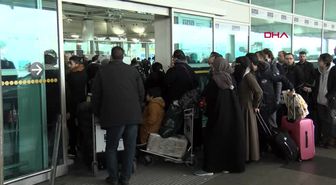 İstanbul Atatürk Havalimanı'nda 'Tatil Dönüşü' Yoğunluğu... Uzun Kuyruklar Oluştu