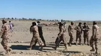 Pakistan'da Askerler ve Teröristler Arasında Çatışma