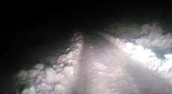 Soma'da Kardan Kapanan Yol Ulaşıma Açıldı