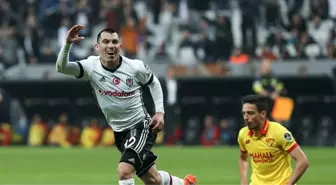 West Ham United, Gary Medel İçin Beşiktaş'ın Kapısını Bir Kez Daha Çalacak