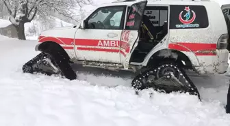 Yol Kapanınca Hasta Çocuğa Paletli Ambulansla Ulaştılar