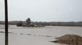 Antalya'da Sağanak Etkili Oluyor