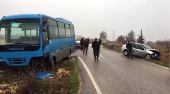 Gaziantep'te Yolcu Midibüsü ile Otomobil Çarpıştı: 5 Yaralı