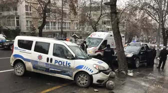 Hatalı Park Edilen Otomobile Polis Aracı Çarptı: 2 Yaralı