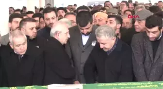 Kılıçdaroğlu, Gençlik Politikalarından Sorumlu Genel Başkan Başdanışmanı Deniz Demir'in Babasının...