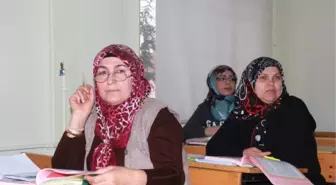 Afyonkarahisar'da Kadınlar Okuma Yazma Öğreniyor