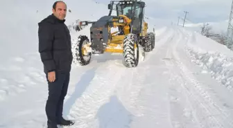 Ağrı'da Kapanan Köy Yollarında Hummalı Karla Mücadele Çalışması