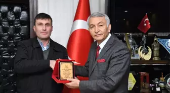 Başkan Günaydın'a Hizmet Plaketi