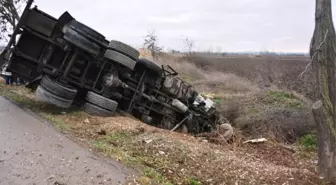 Biga'da Süt Kamyonu Devrildi