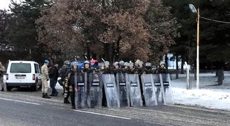 Çin'i Protesto İçin İstanbul'dan Ankara'ya Yürüyen Gruba Jandarma Engeli