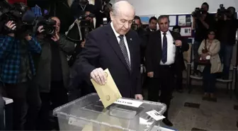 Dünya Siyaset Tarihine Geçti! MHP Lideri Bahçeli, Başka Partiye Oy Verecek