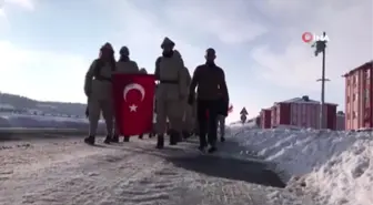 Kafkas Üniversitesi Öğrencilerinden 90 Bin Şehit İçin Saygı Nöbeti