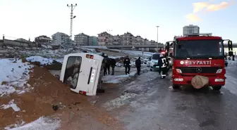 Karaman'da Minibüs Yayaya Çarptı: 1 Yaralı