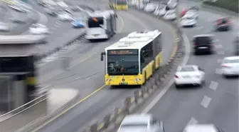 Perpa Metrobüs Durağında, Metrobüs Bir Vatandaşa Çarptı