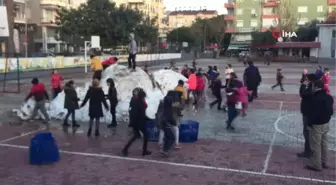 Kar Yağmayan Demre'ye Öğrenciler İçin Kamyonla Kar Getirildi